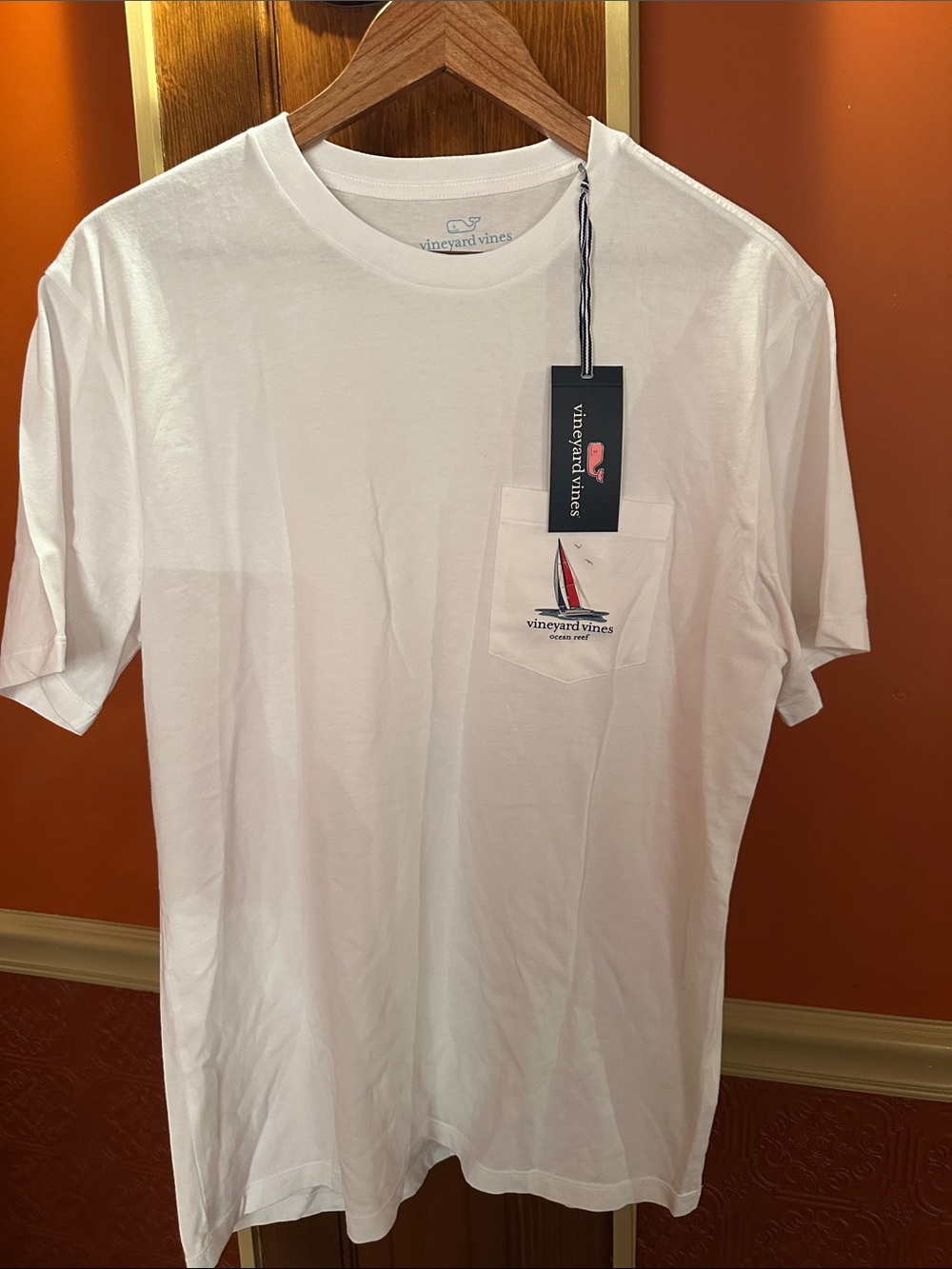 Vineyard Vines White Short-Sleeve Pocket Tee with Sailboat Embroidery, M, new